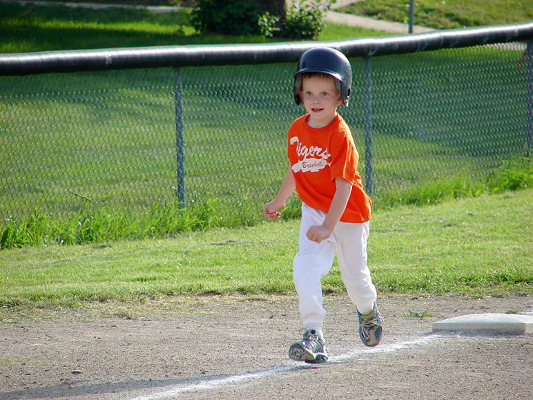 Jacob rounding 3rd and heading for home (342.99 KB)