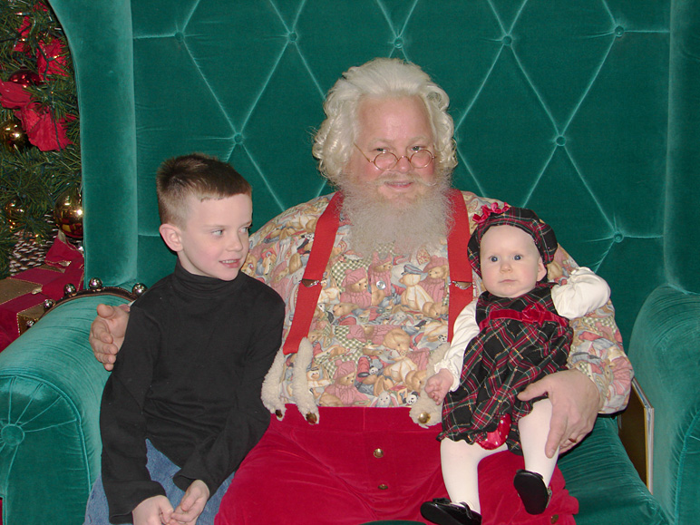 Jacob and Katelyn with Santa at Jordan Creek Mall (233.75 KB)