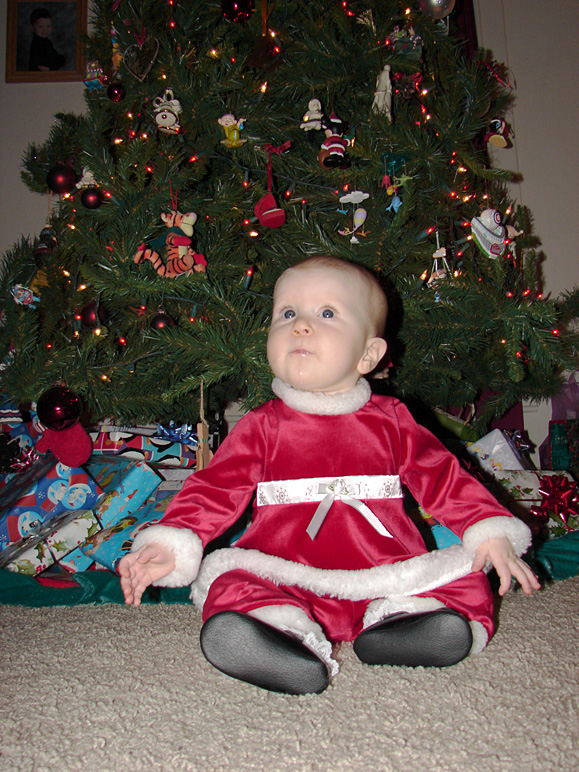Katelyn in front of the tree (291.04 KB)