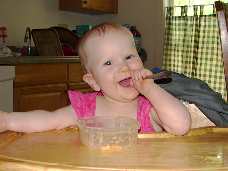 Katelyn enjoying some mac & cheese (195.09 KB)