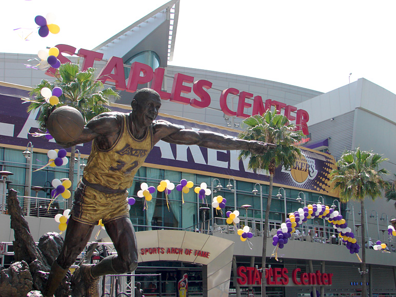 The Staples Center, decorated for Game 1 of the NBA Finals (255.93 KB)
