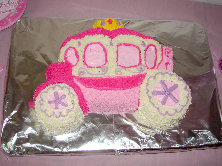 Katelyn's 1st birthday cake (243.66 KB)