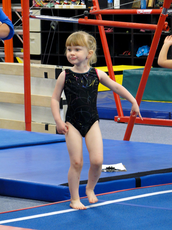Katelyn at her gymnastics class (201.82 KB)