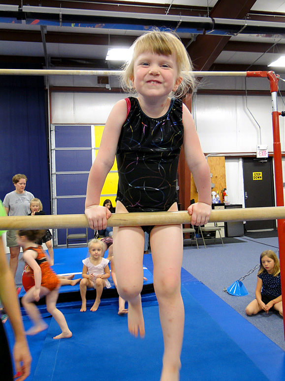 She's on the uneven bars (218.37 KB)