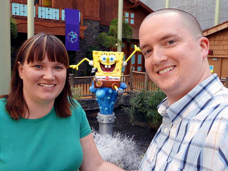 Anna and I in front of Spongebob (236.40 KB)