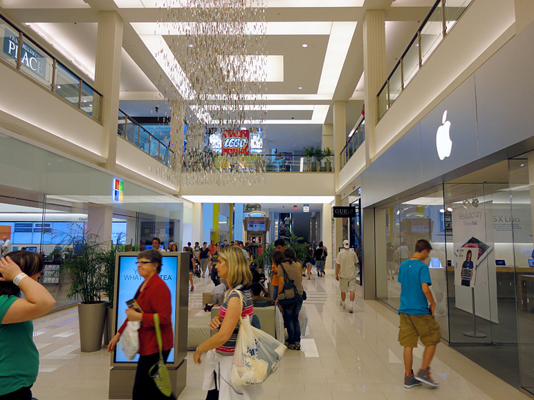 The Microsoft Store and Apple Store are directly across the hall from one another at the Mall of America (226.40 KB)