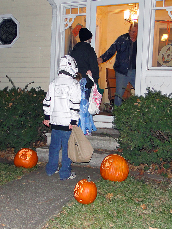 The kids out trick-or-treating (268.36 KB)