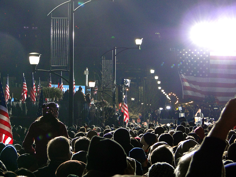More of Bruce at the Obama rally in Des Moines (206.62 KB)