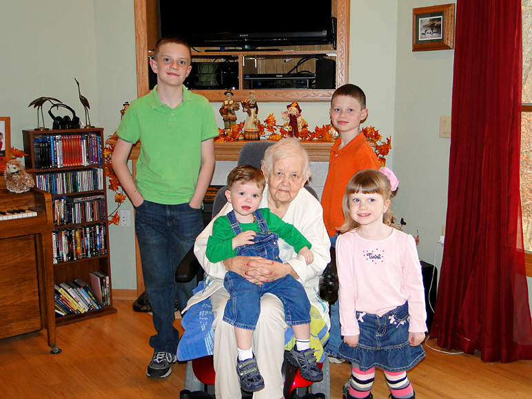 Jacob, Lucas, Grandma Kokke, Andrew and Katelyn (244.74 KB)