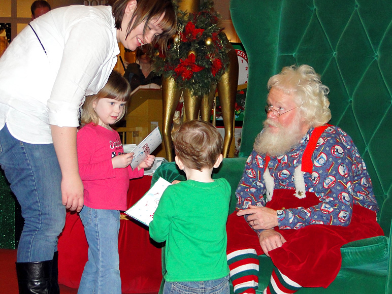 Kate and Luke were the only ones interested in seeing Santa (236.93 KB)