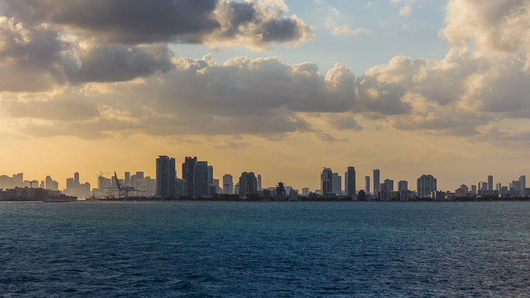 I got this one last shot of Miami's skyline as we continued south. (165.97 KB)