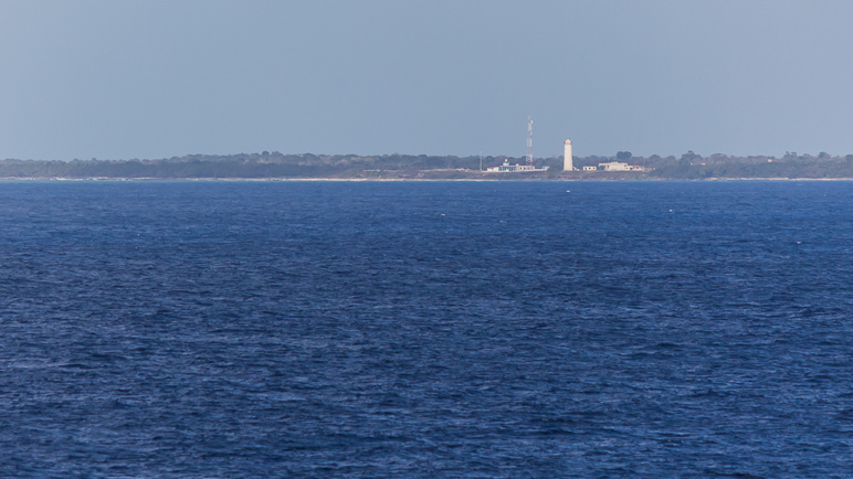 That's a light tower in Cuba.  We sailed by the island as we went south. (176.09 KB)