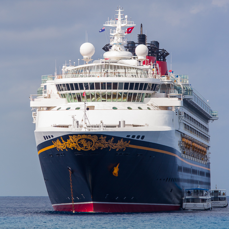There's the Wonder anchored at Grand Cayman (287.38 KB)