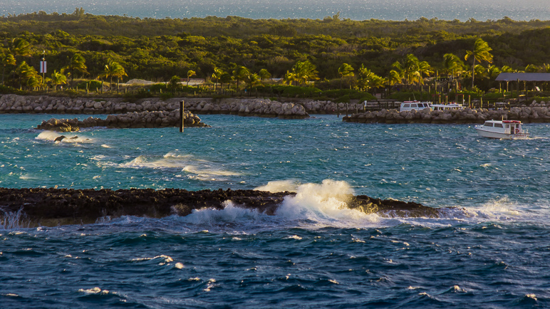 The waters around Castaway Cay were quite rough when we arrived. (296.92 KB)
