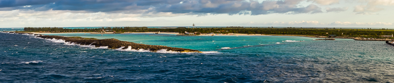 This is a panoramic of Castaway Cay I captured while the ship was trying to dock. (100.02 KB)