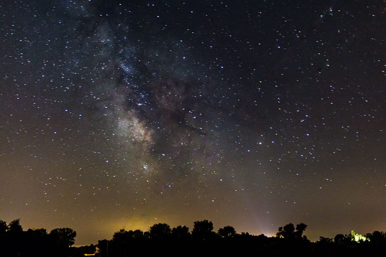 I appear to have captured a bit of the Milky Way (194.36 KB)