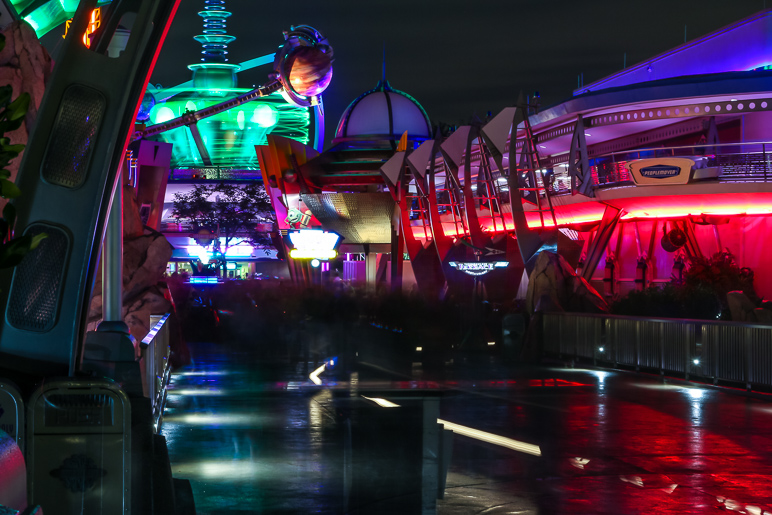 This is the view into Tomorrowland, again, with a very long exposure to try and blur everyone out of it. (256.10 KB)