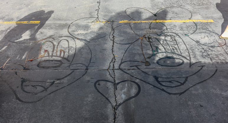 He drew Minnie and a heart, too. (206.82 KB)