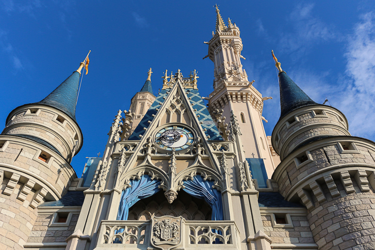 Yet another picture of Cinderella Castle (301.01 KB)