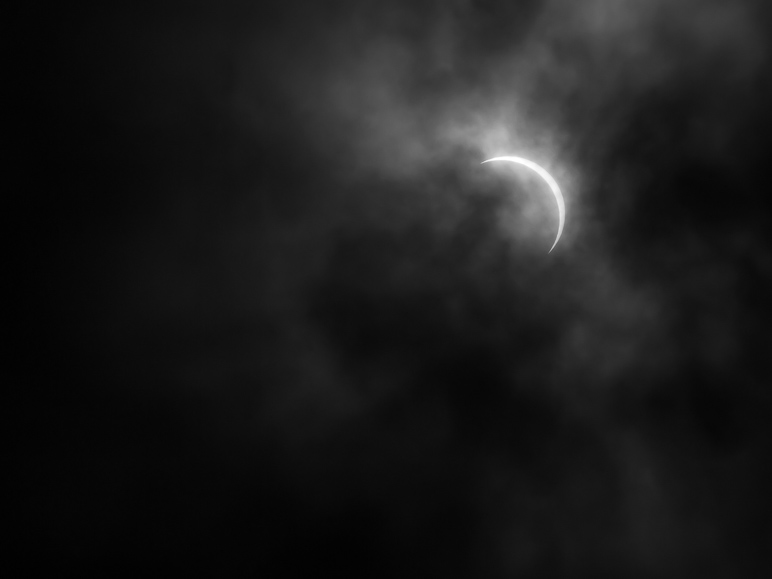 A photo of the eclipse, 6 minutes after totality ended (C3). (50.01 KB)