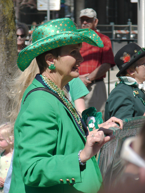 Oh, the odd hats you'll see... (222.45 KB)