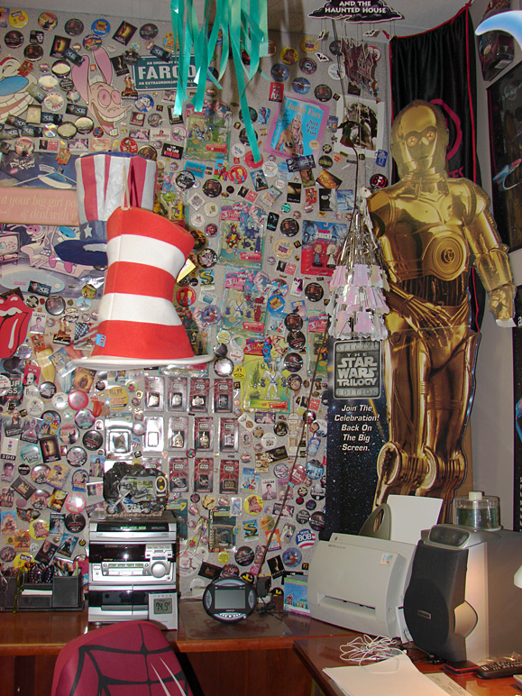 Someone's office (view 1) (334.57 KB)