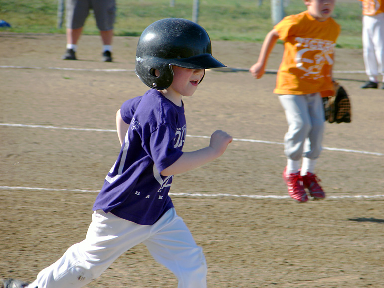 Andrew running to first (189.42 KB)