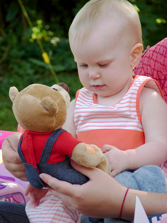 Kate checking out a new teddy bear (199.68 KB)