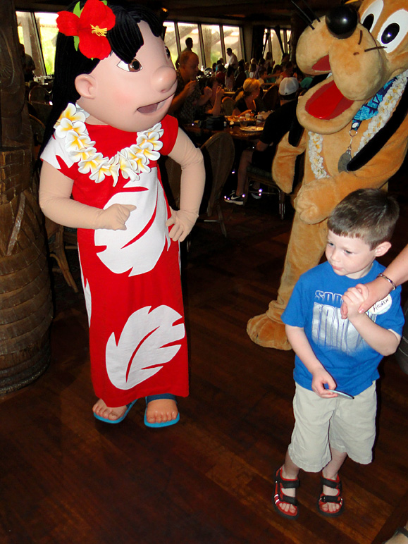 Drew, a bit spooked by Lilo (225.92 KB)