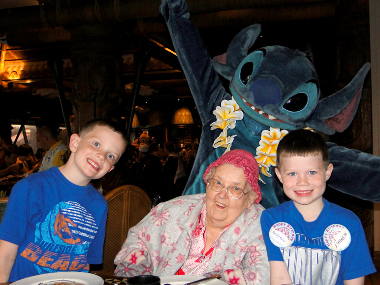 Jake, Drew, Stitch and grandma (230.47 KB)