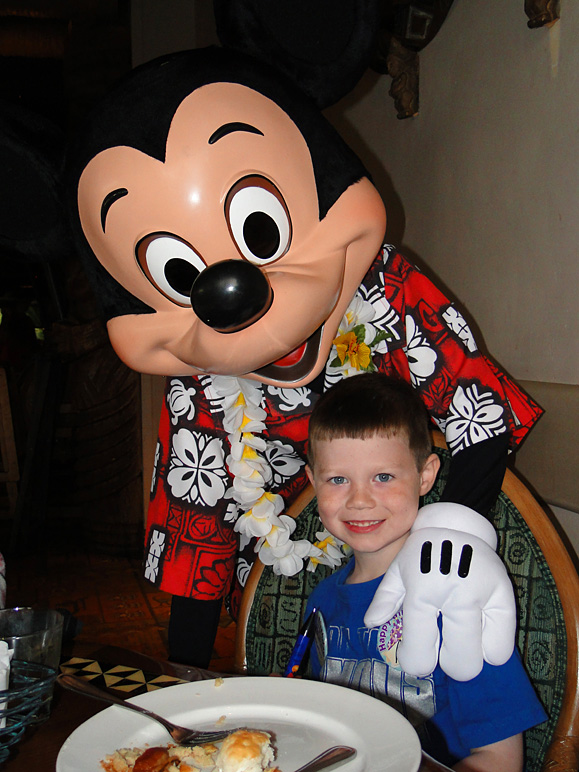 Good one of Drew with Mickey (207.38 KB)