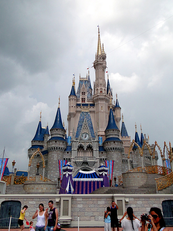 Straight shot of Cinderella's Castle (226.77 KB)