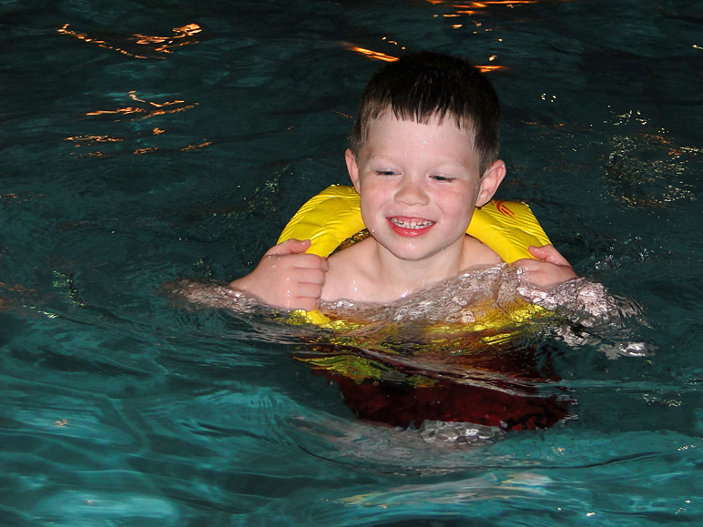 Andrew in the pool (206.06 KB)