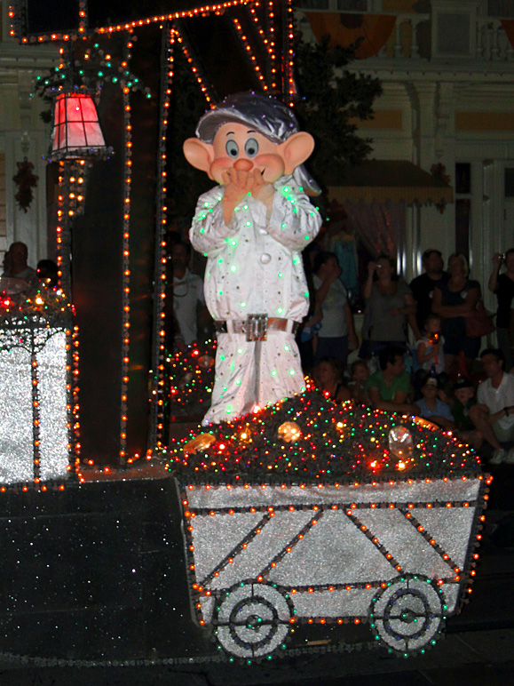 Dopey in the SpectroMagic parade (264.65 KB)