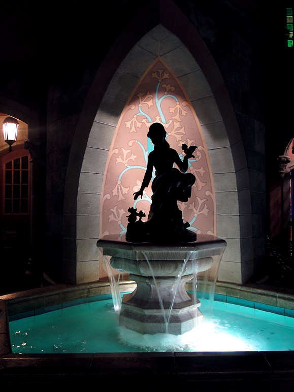 Cinderella silhouetted (152.26 KB)