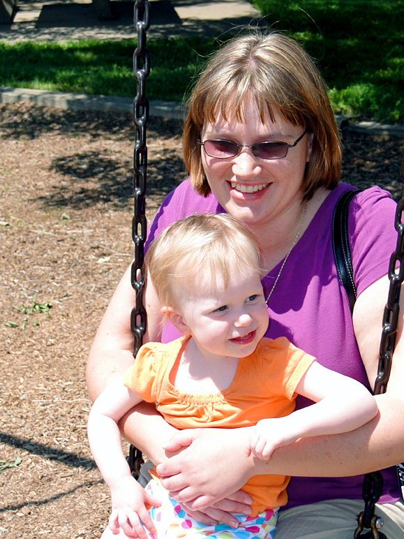 Here's a cute one of Anna and Kate on the swing.  We were on our way to Indiana. (273.09 KB)