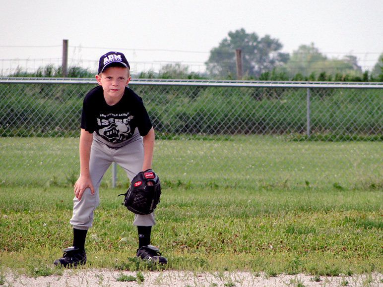 Jacob looks like quite the serious baseball player here, doesn't he? (249.61 KB)