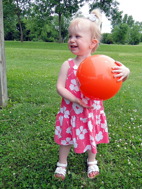 That's her ball, damn it. (374.68 KB)