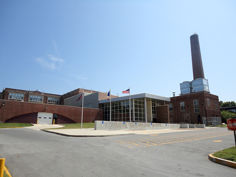 I paid a visit to Lincoln.  This is the new back end of the building. (149.17 KB)