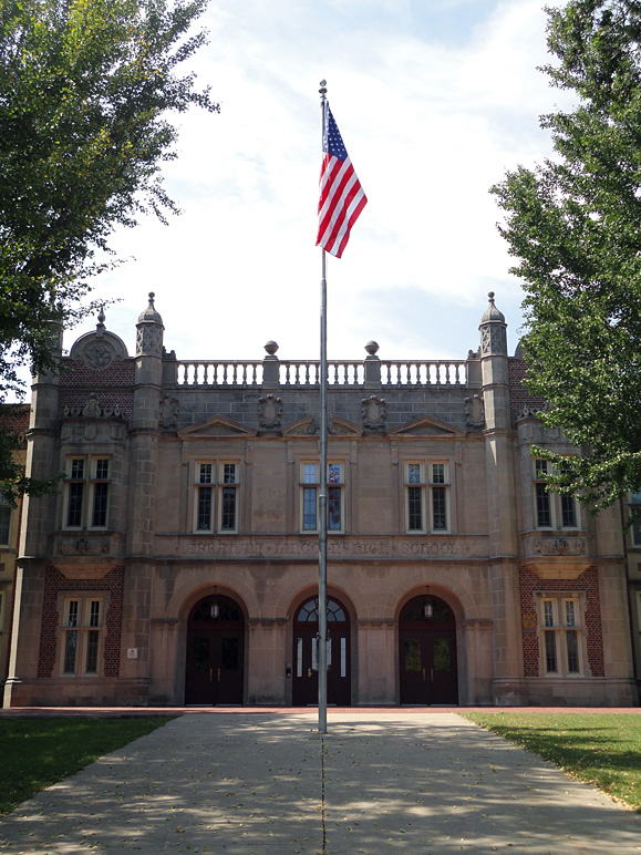 Here's the familiar façade to Lincoln (246.12 KB)