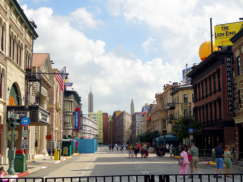 Most of the buildings in this shot are fake. (259.05 KB)