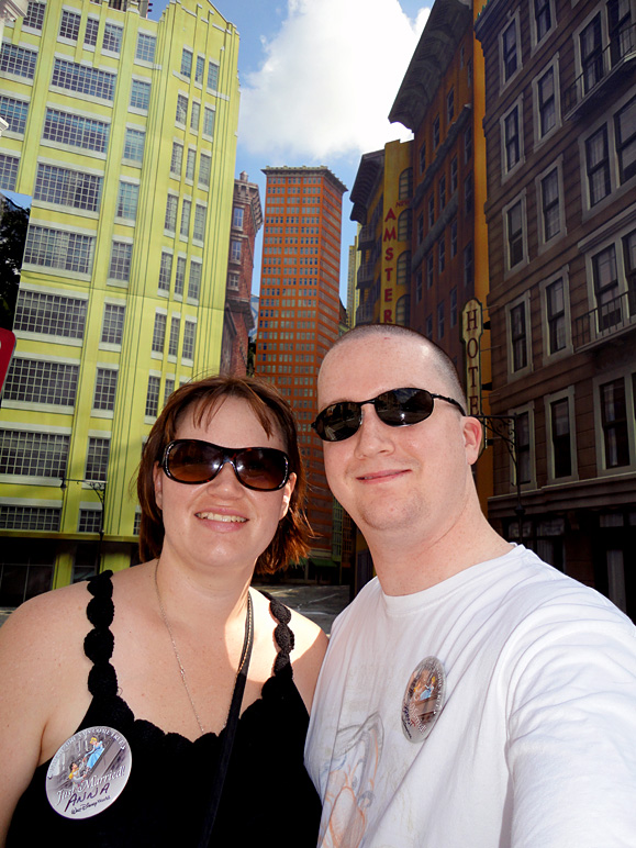 Anna and I in front of a fake New York (236.67 KB)