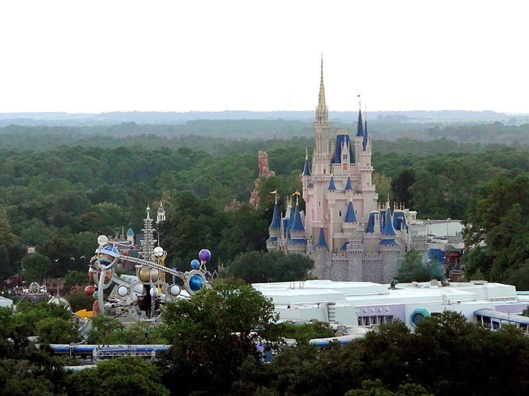 Cool shot of Future World and Cinderella's Castle (204.15 KB)