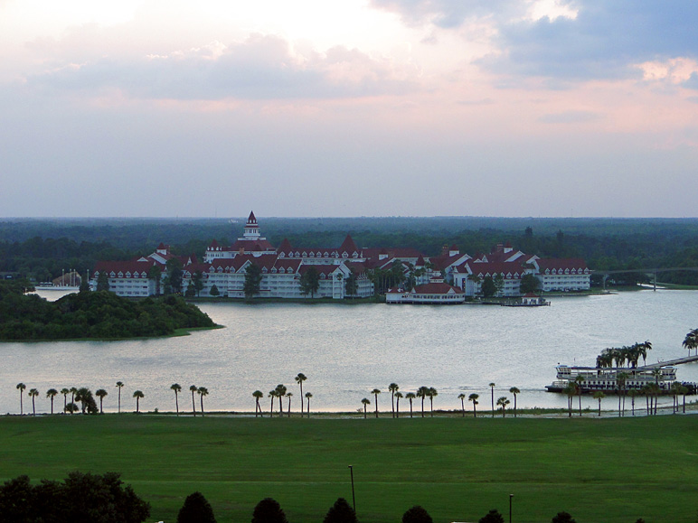 Looking across the way to the Grand Floridian Resort (169.63 KB)