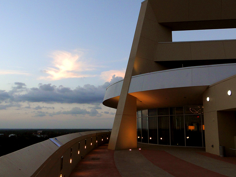 Anna and I practically at the roof to ourselves for a while (158.23 KB)