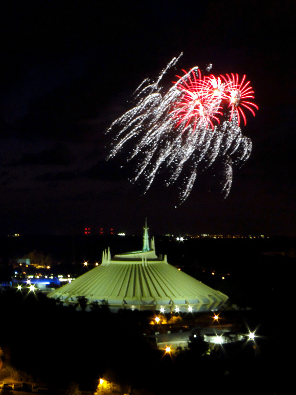 Fireworks over Space Mountain (150.53 KB)
