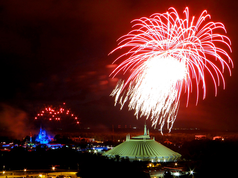 Those are some really large red fireworks. (241.08 KB)