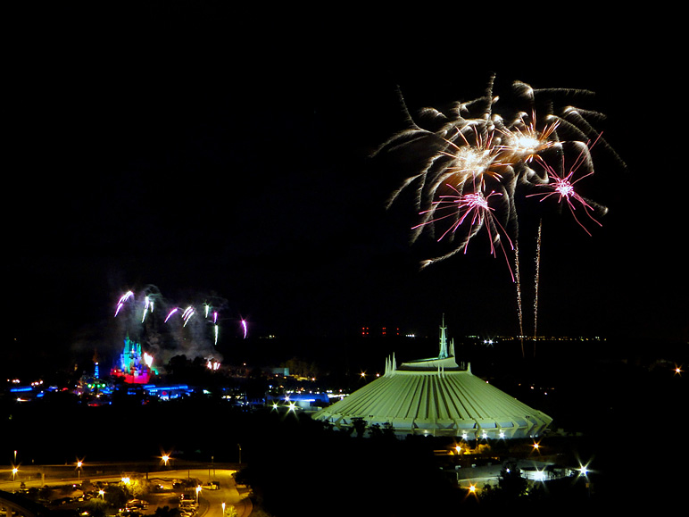 Cool shot with some purple fireworks (133.52 KB)
