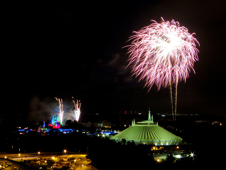 More purple fireworks (172.12 KB)