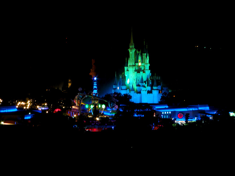 One last nighttime shot of the park (94.64 KB)